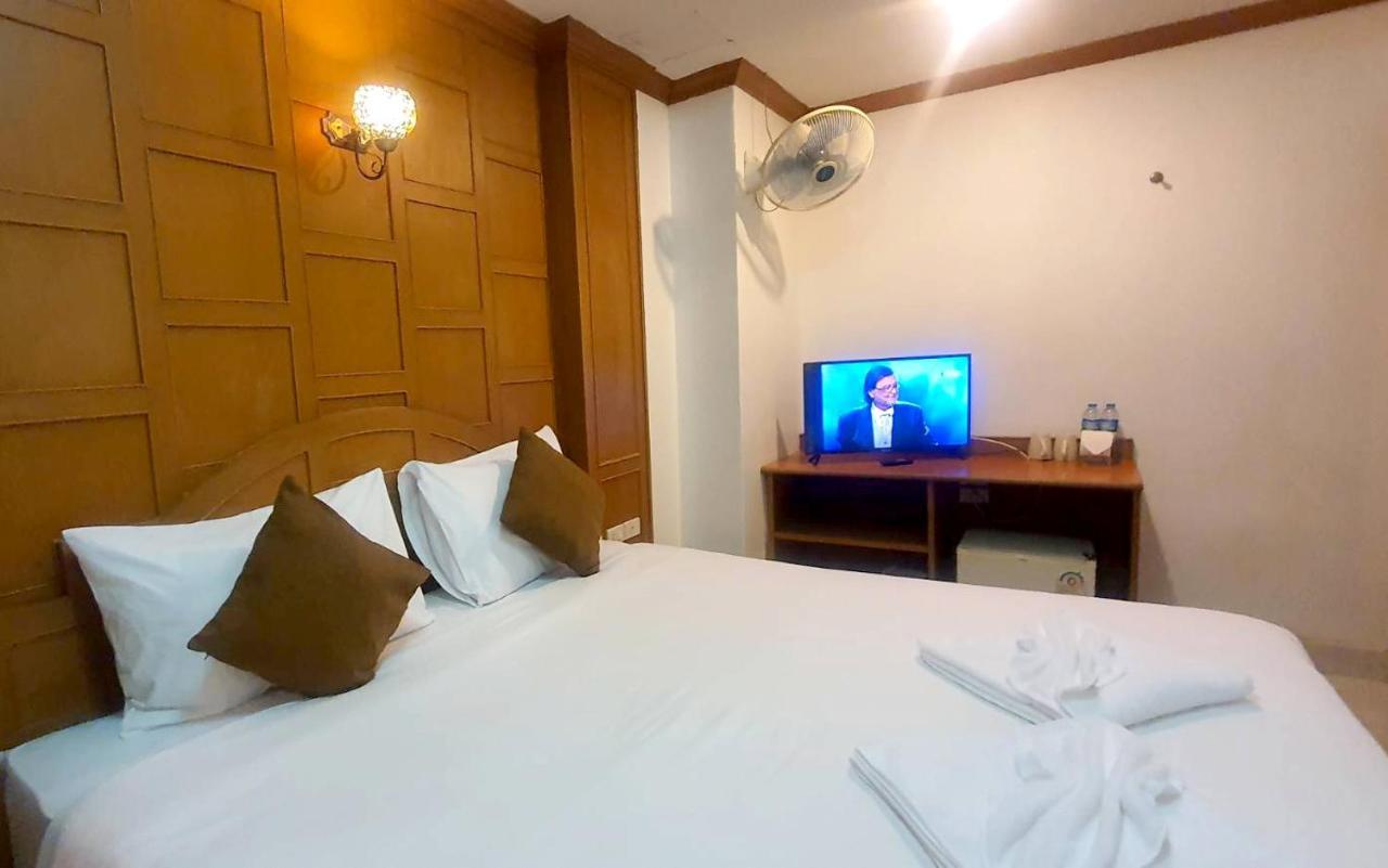Chalita House Hotel Patong Exterior photo